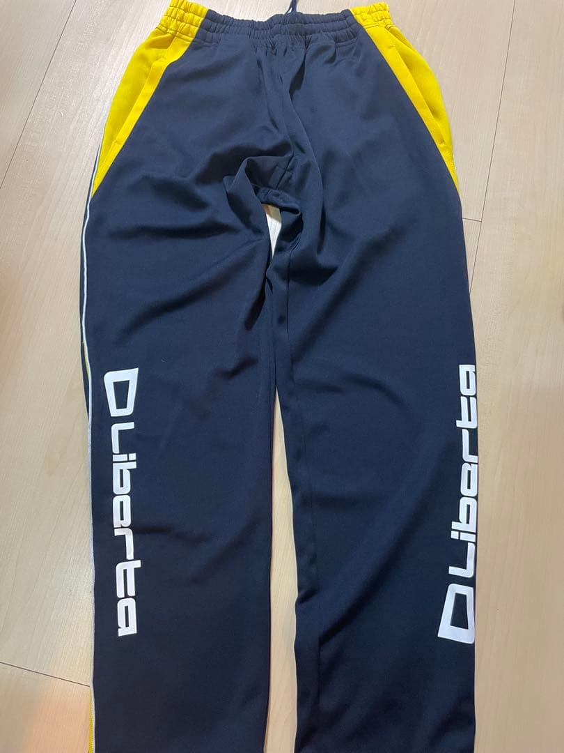 【未使用あり】リベルタサッカースクールユニフォーム4点セット160＆Sサイズ