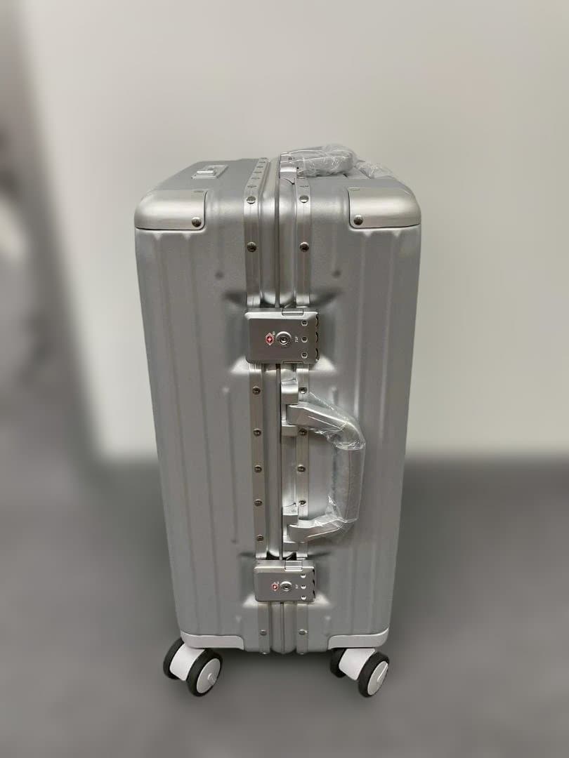 リベティ多機能キャリーケース【マットシルバーSサイズ】A22