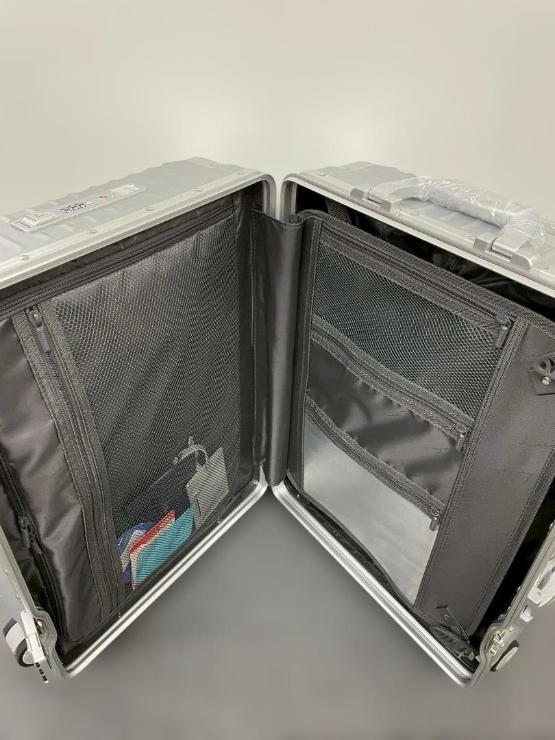 リベティ多機能キャリーケース【マットシルバーSサイズ】A22