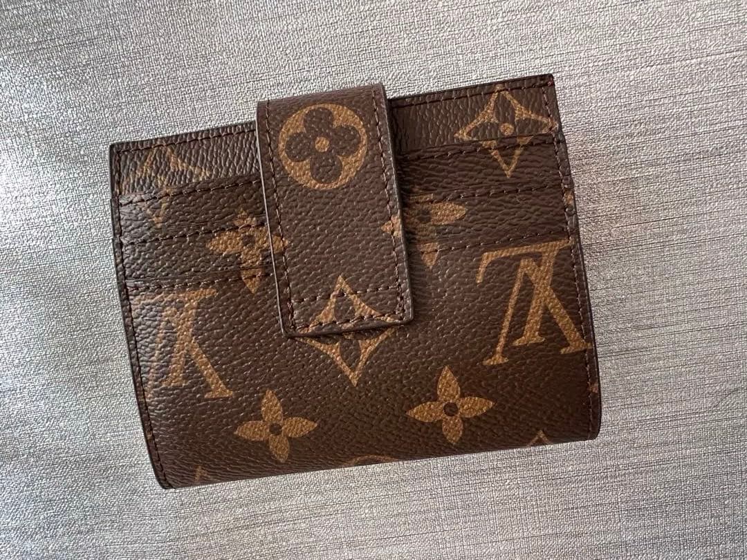 LOUIS VUITTON ルイヴィトン モノグラム 二つ折り財布
