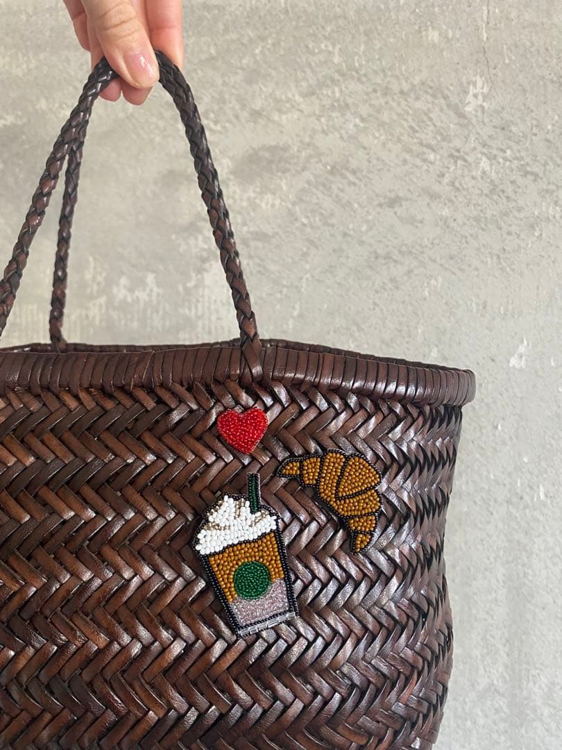 【あい】オートクチュールビーズ刺繡　タンブラー・クロワッサンブローチ