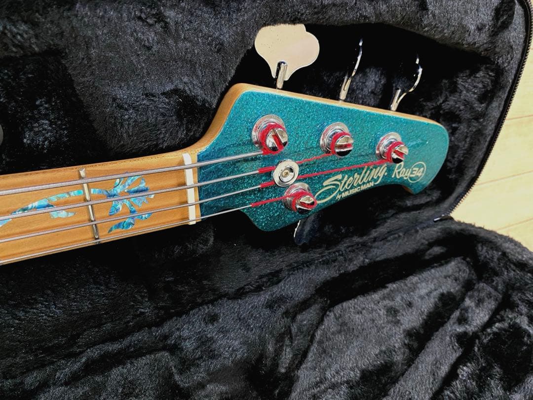 ベース Musicman RAY34 Blue Sparkle Sterling