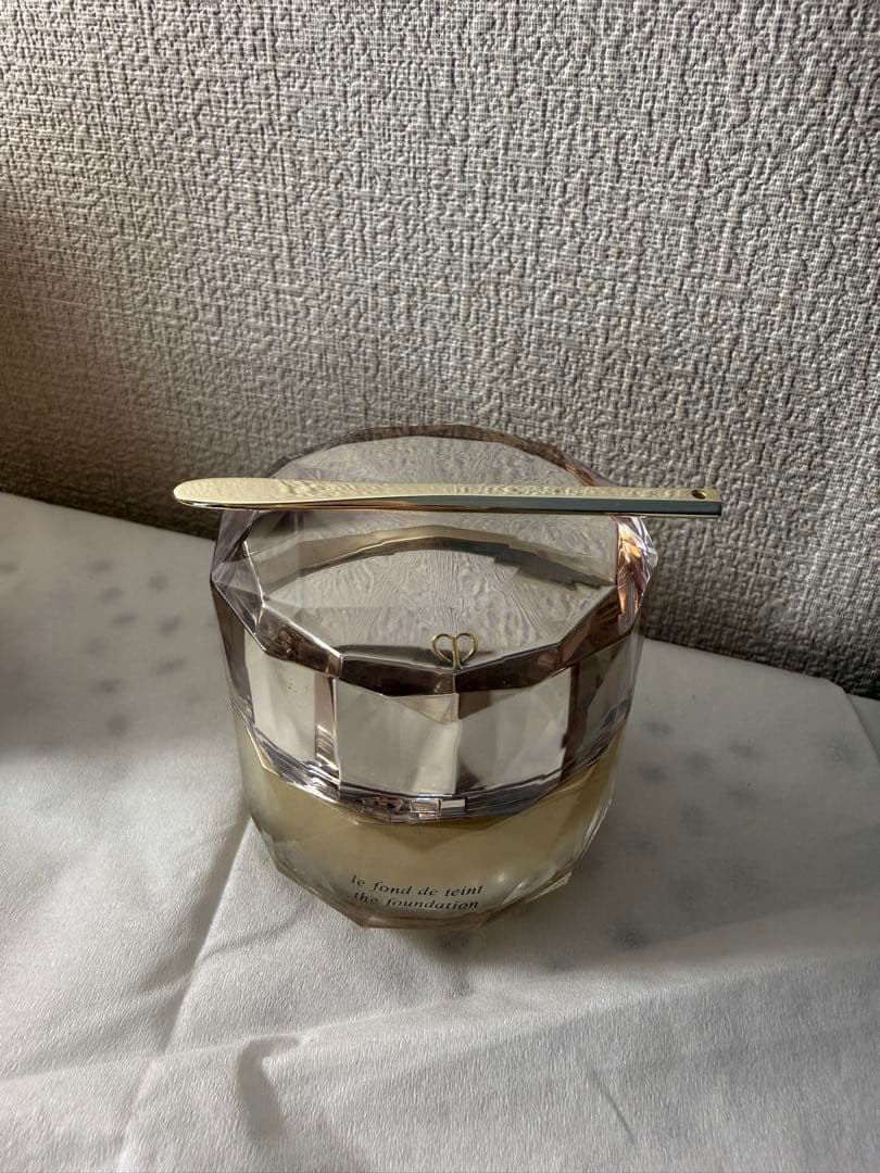 クレ・ド・ポー・ボーテ ル・フォンドゥタンクリームファンデーション　オークル10