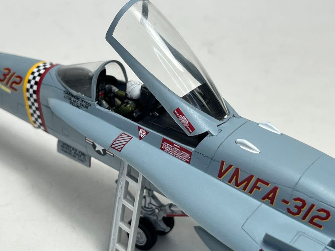 ハセガワ 1/72 F/A-18C （完成品×2）