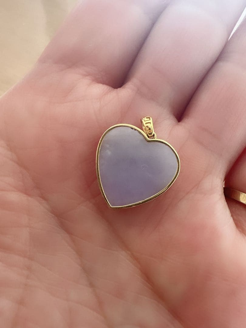 「新品］18K金ハート型純天然淡い紫色ペンダント　鑑定書付き