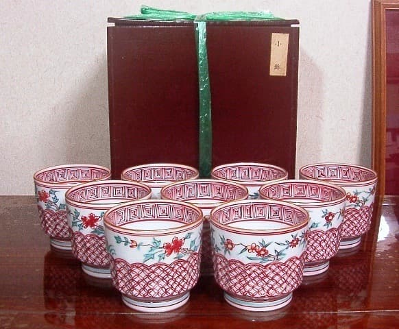 京焼・清水焼　二代 高木岩華作　赤絵古式模様小鉢　共箱　古物。