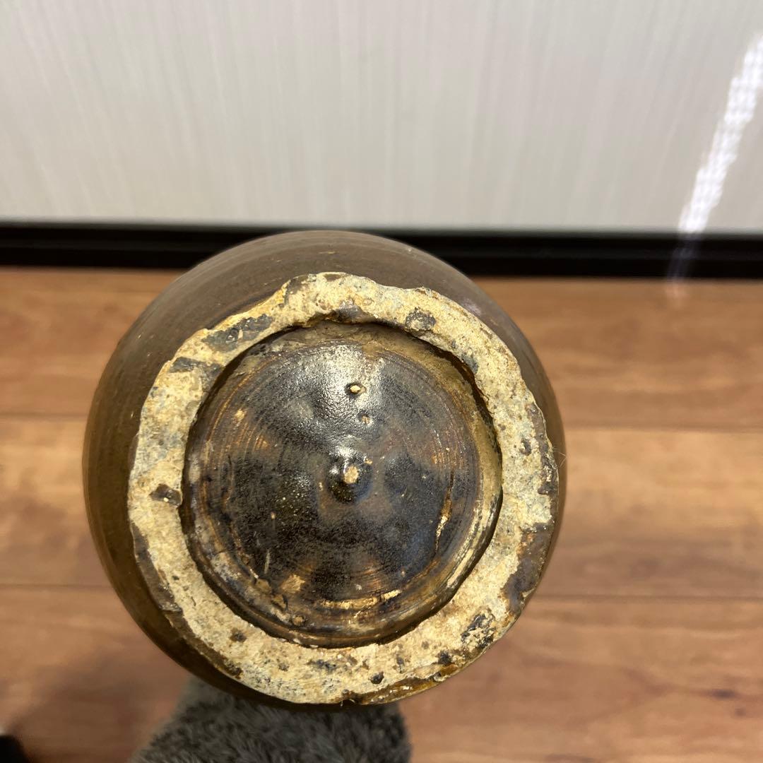 手描き模様の陶器瓶