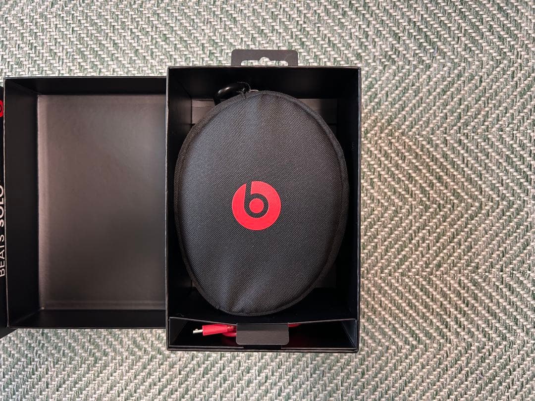 Beats Solo3 Wireless レッド