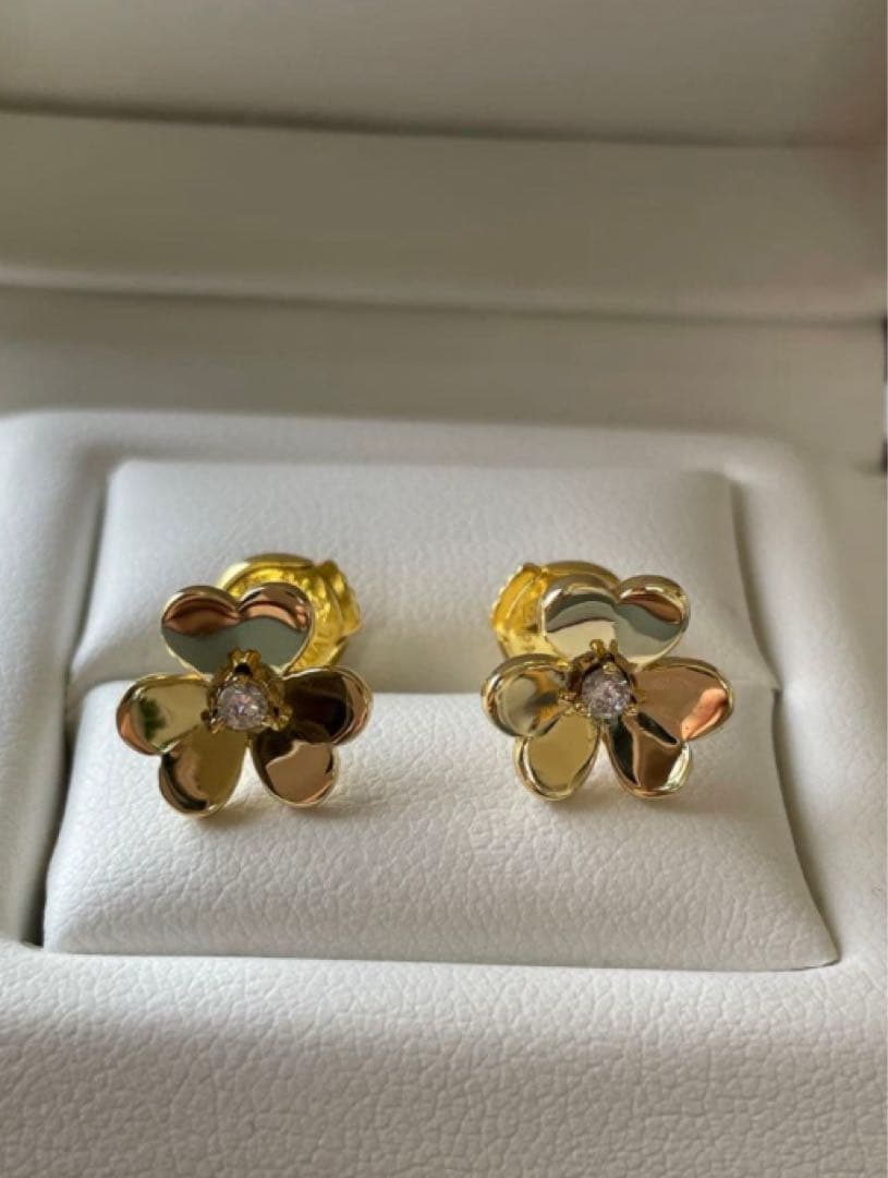 豪華✨ハイクオリティ✨ゴールド　ピアス　モアサナイトダイヤモンド　イヤリング別売