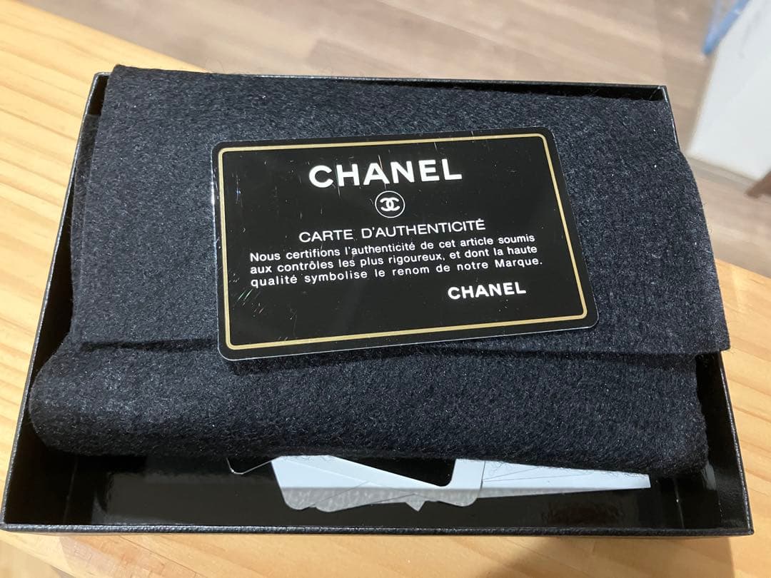 CHANEL ブラックレザー三つ折り財布