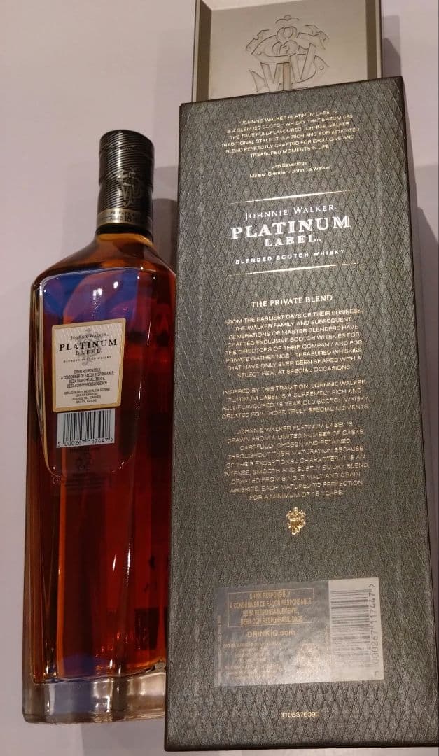 ジョニーウォ−カー プラチナムラベル 18年 700ml