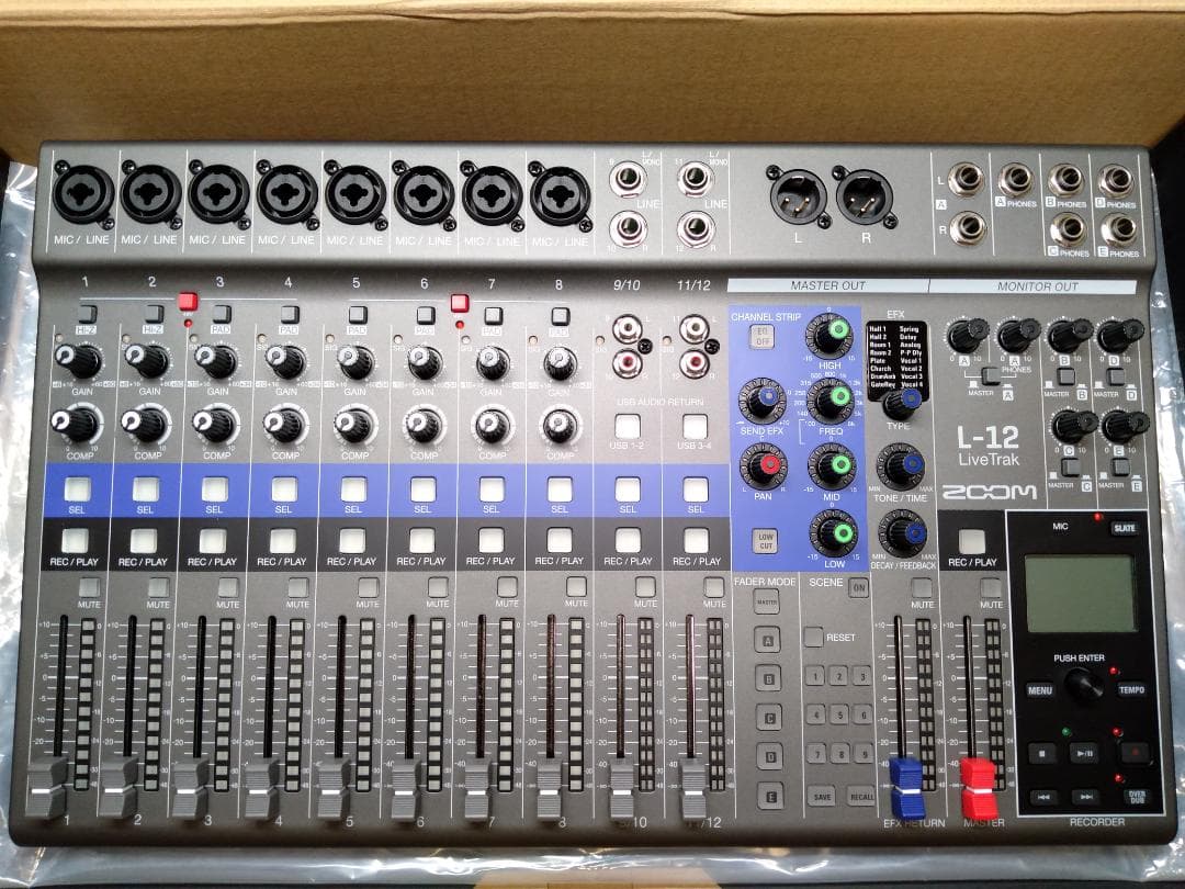 未使用品　ZOOM LiveTrak L-12 デジタルミキサー
