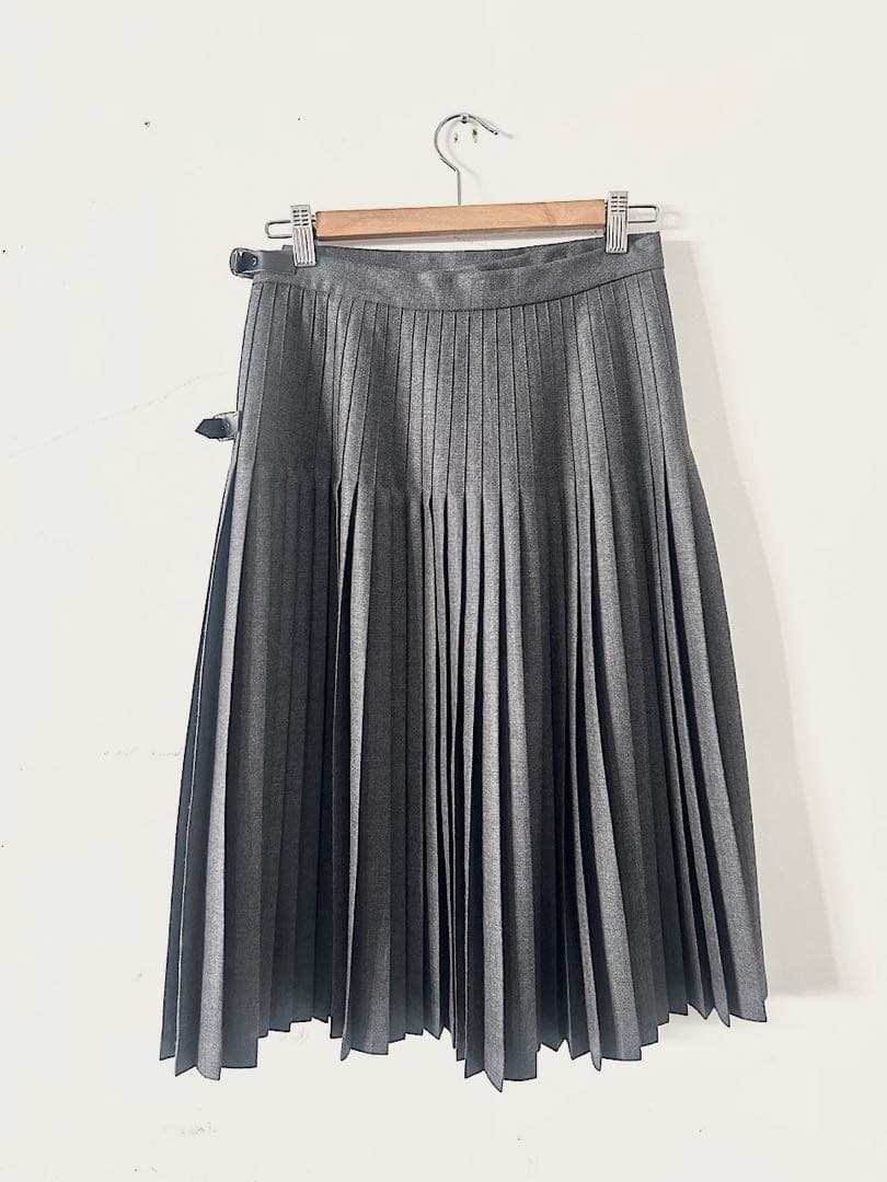 【美品】O'NEIL of DUBLIN　両脇ベルト 後プリーツスカート　グレー