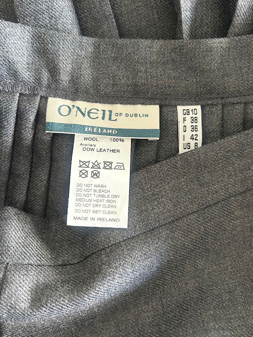 【美品】O'NEIL of DUBLIN　両脇ベルト 後プリーツスカート　グレー