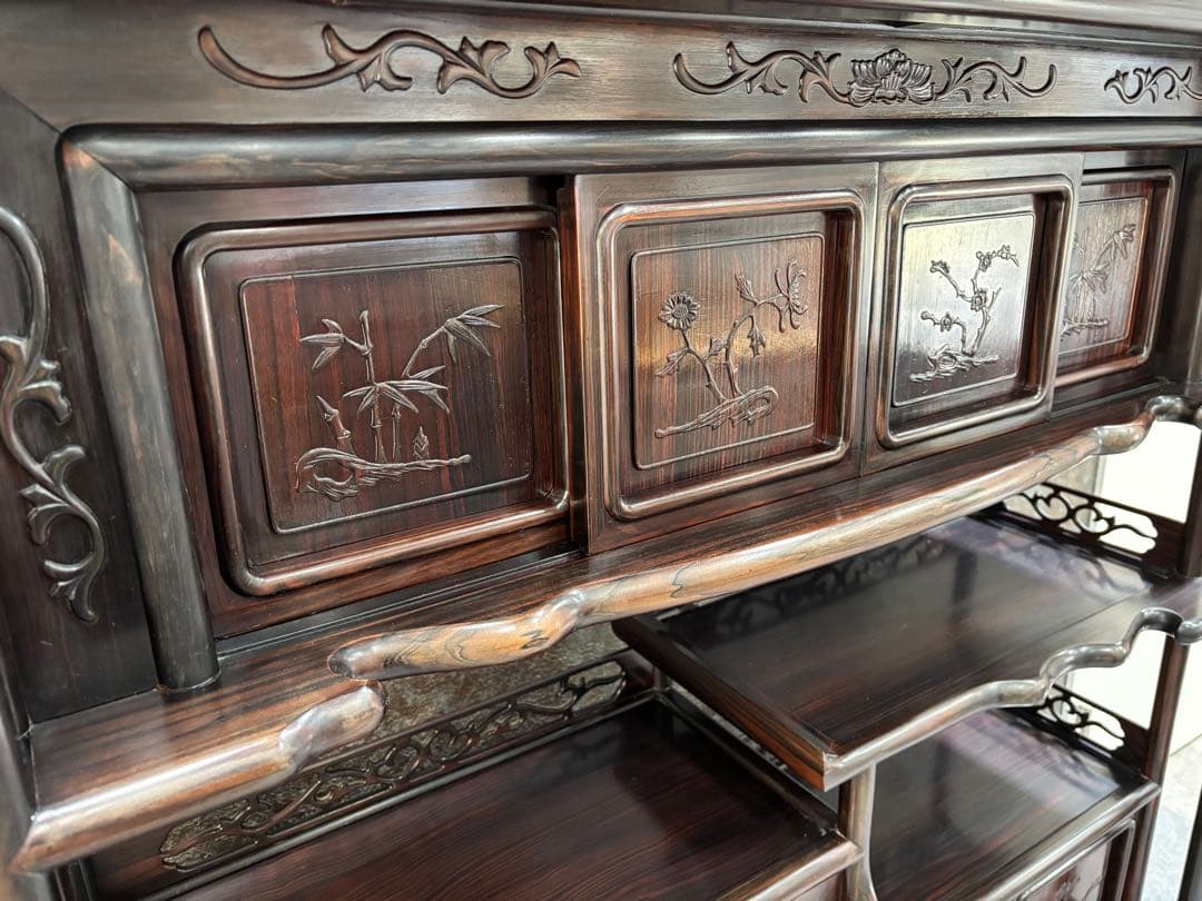 彫刻入り 黒檀 紫檀 飾り棚 茶箪笥 アンティーク