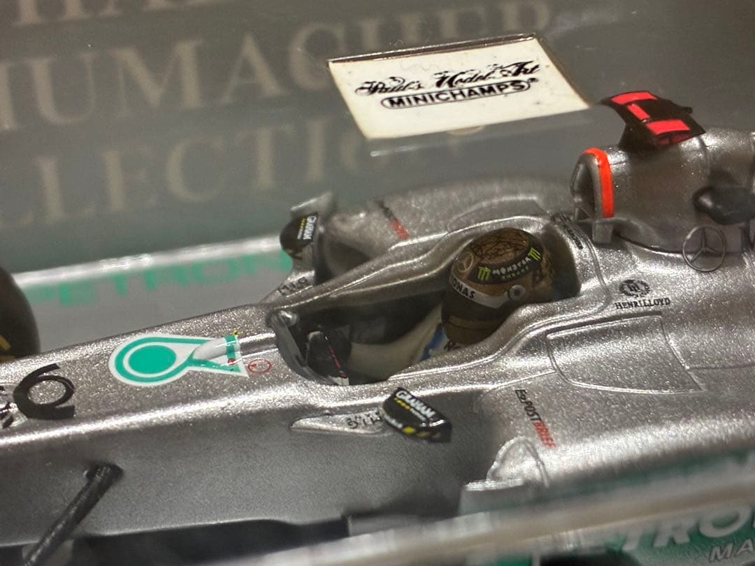 ミニチャンプス1/43メルセデスMGP M.シューマッハ2011年ベルギーGP