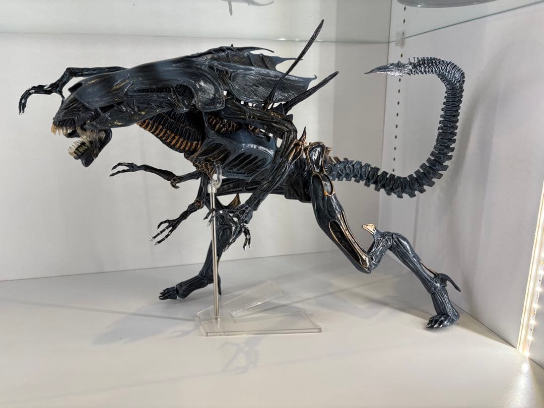 ネカ　エイリアン　クイーン　豆魚雷　デラックスアクションフィギュア