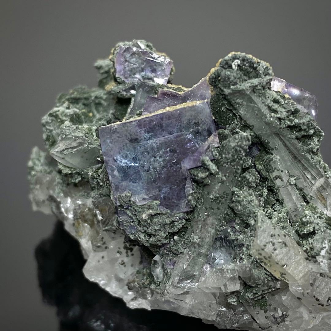 フローライト　クォーツ　ヤオガンシャン　鉱物標本　原石　天然石　ストーン　共生