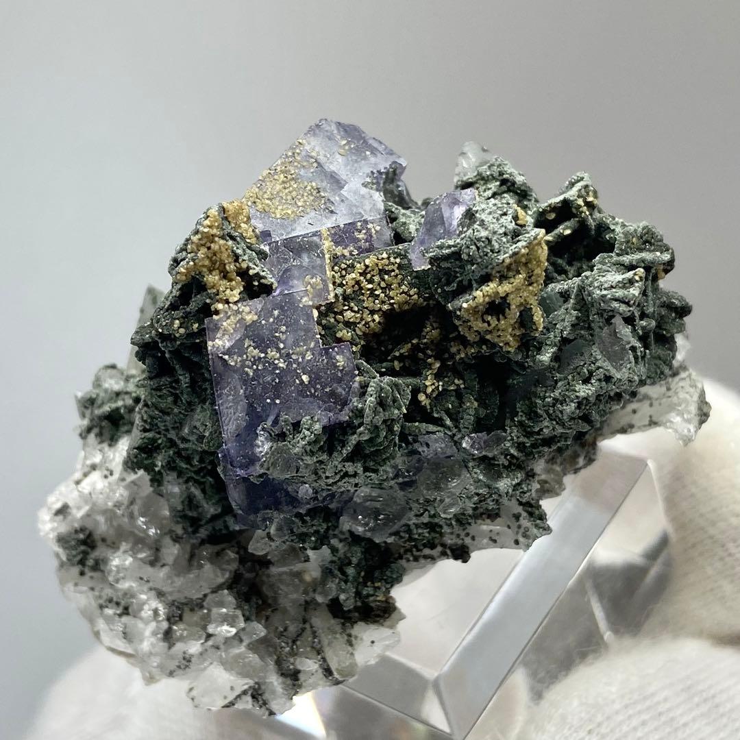 フローライト　クォーツ　ヤオガンシャン　鉱物標本　原石　天然石　ストーン　共生