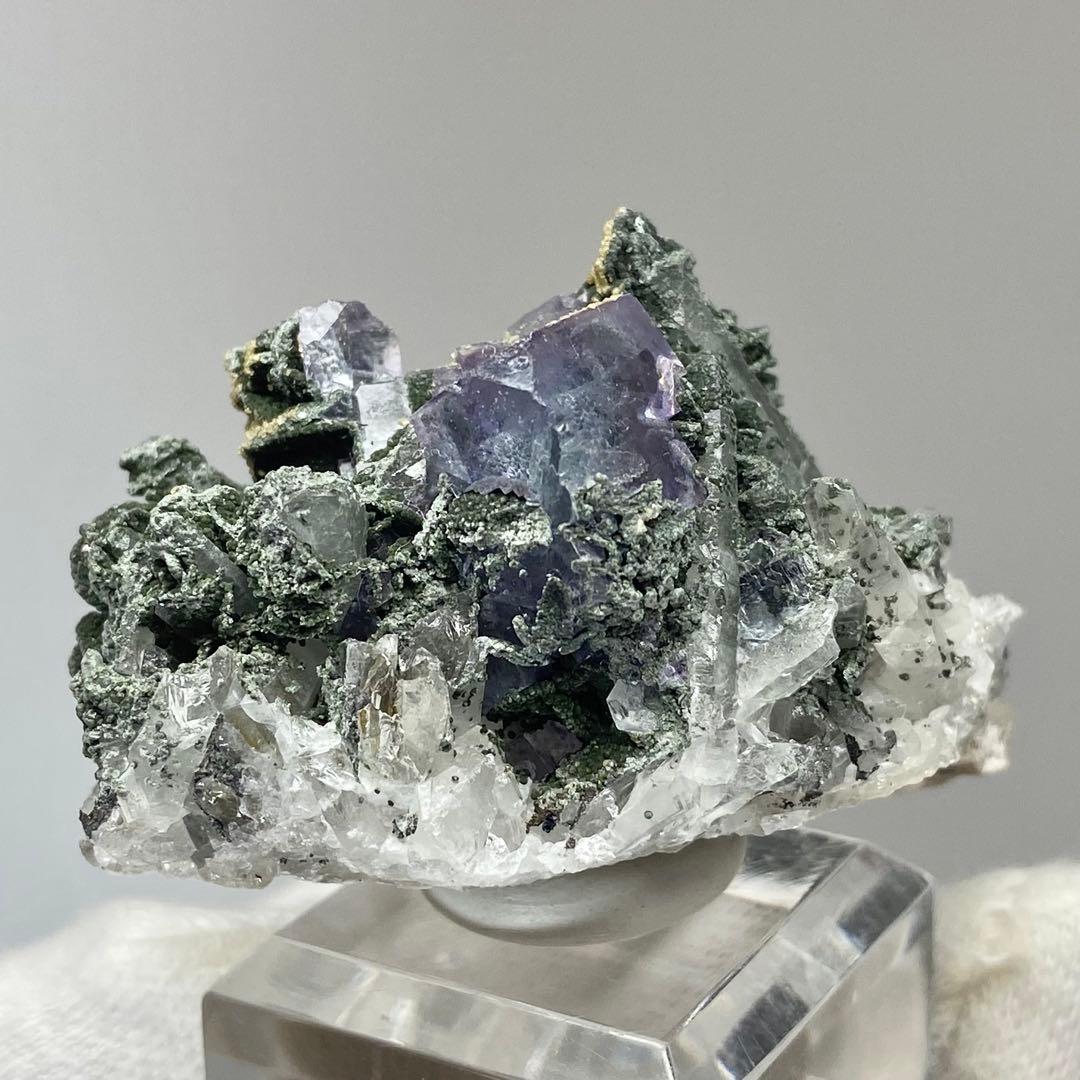 フローライト　クォーツ　ヤオガンシャン　鉱物標本　原石　天然石　ストーン　共生