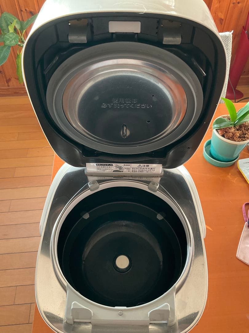 TOSHIBA 東芝真空圧力IHジャー炊飯器〈家庭用〉