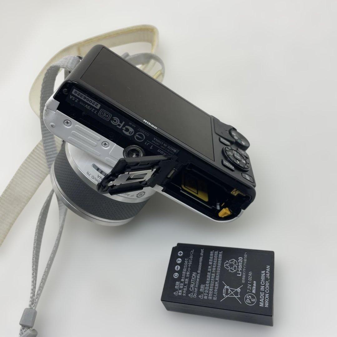 【iy/12.9】Nikon 1 J1 レンズキット10-30mm3.5-5.6