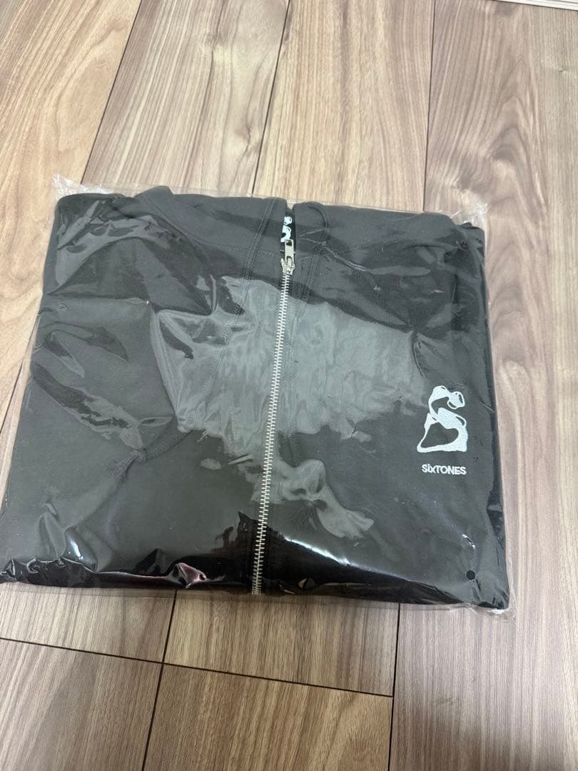 【新品未開封品】SixTONES MILESixTONES パーカー☆