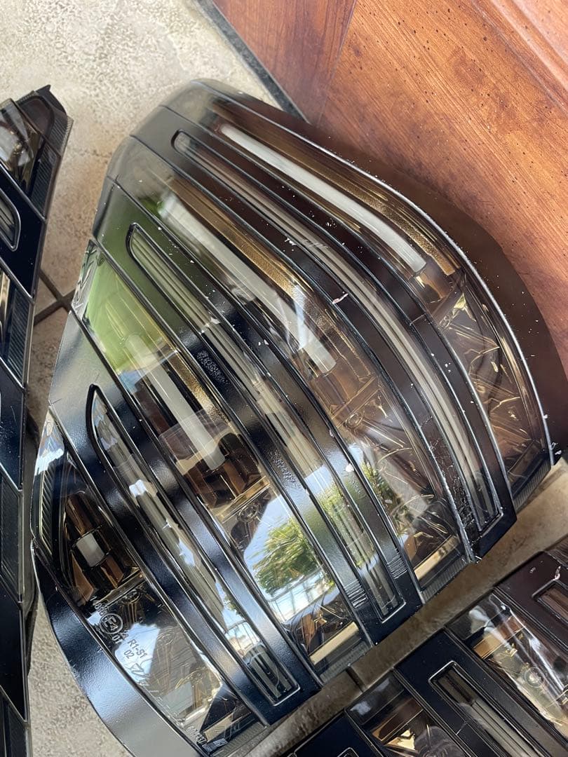 ウ*ー様 ヴェルファイア20、アルファード20　テールランプバレンティー