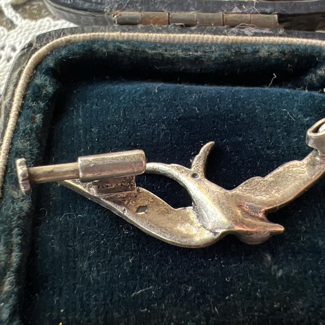 【アンティーク】ツバメブローチ マーカサイト