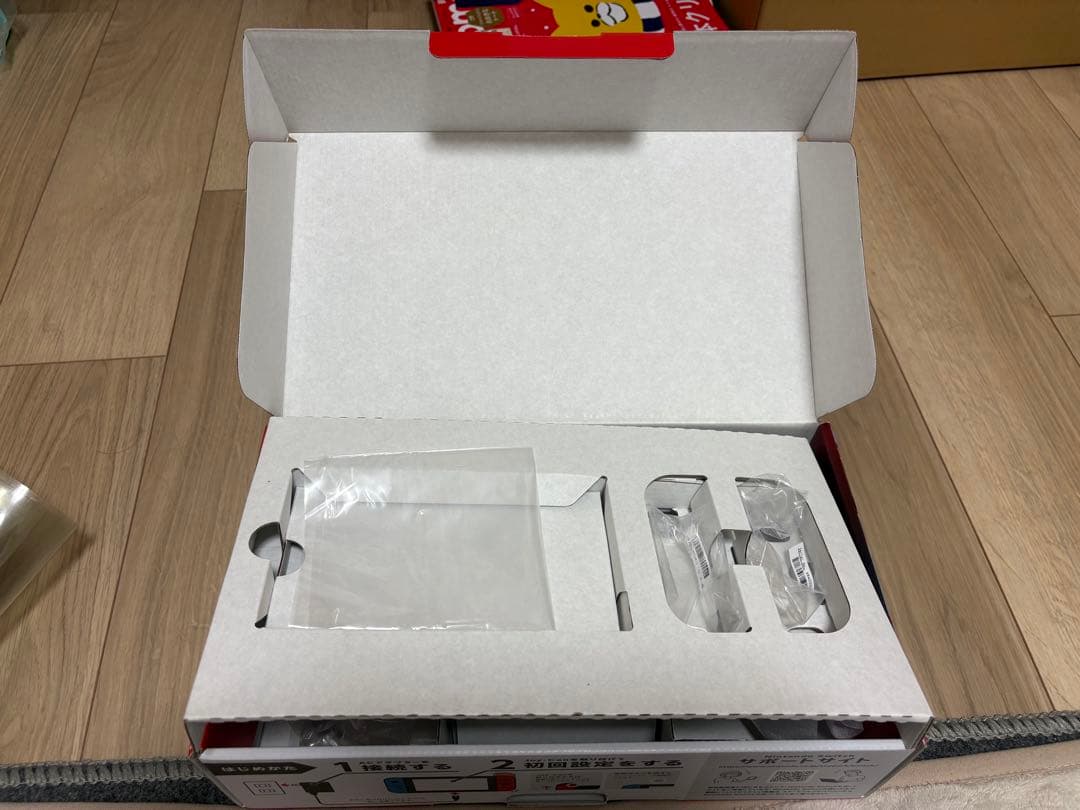 ま*こ様 Nintendo Switch ネオンブルー/レッド　バッテリー強化版