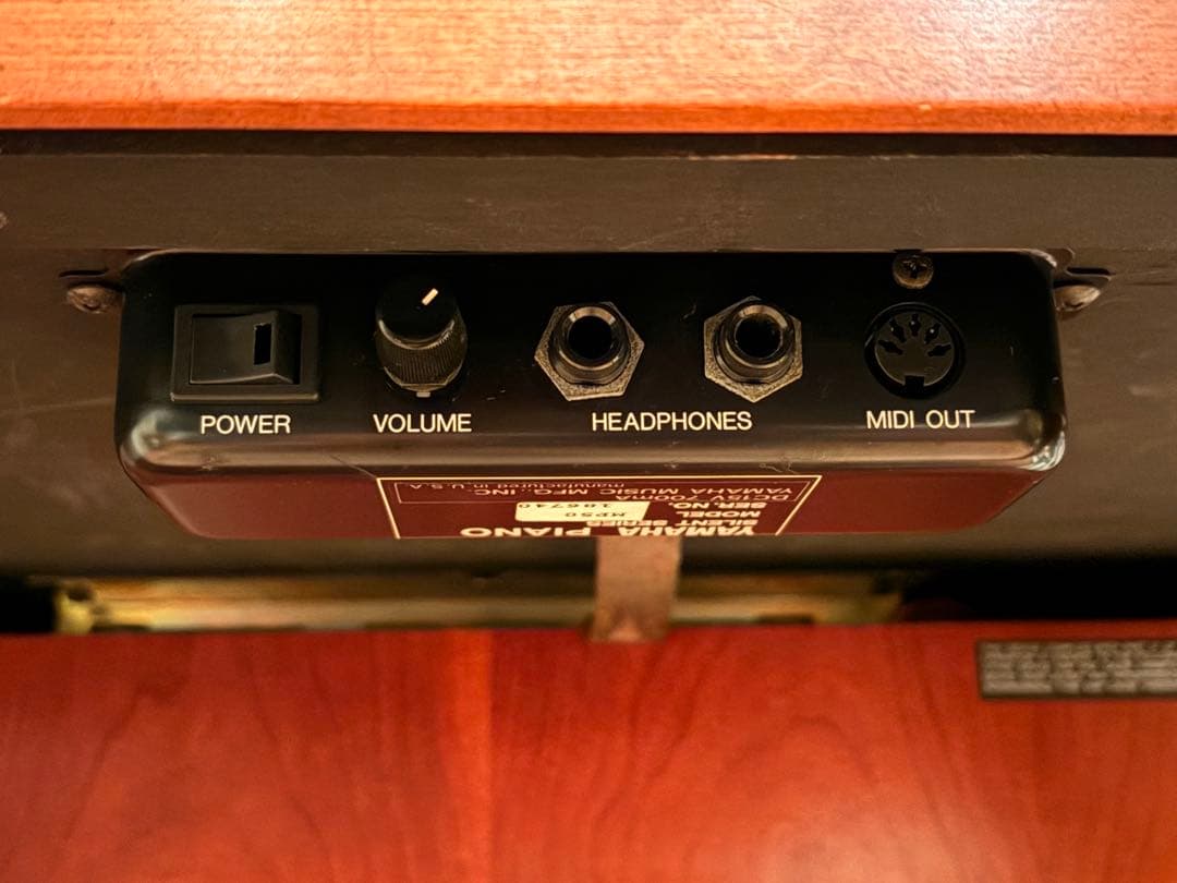 ★美品綺麗★USA YAMAHA ヤマハ アップライトピアノ 猫足★調律回数多数