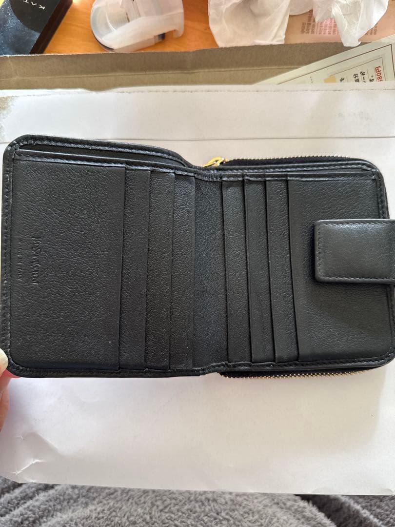 YSL ブラックレザー 二つ折り財布