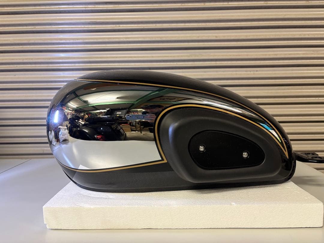 Kawasaki タンク ブラック/ゴールド