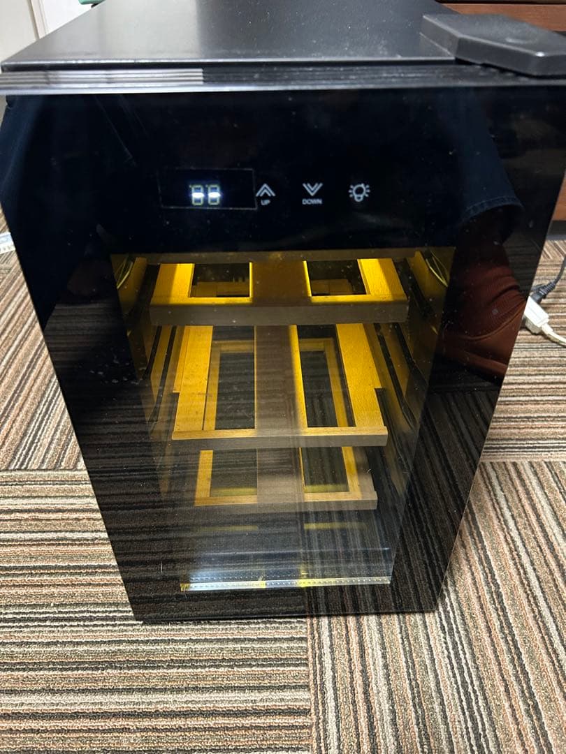 【福田一博】 ワインセラー LED照明付き 8ボルト　BWC-008P