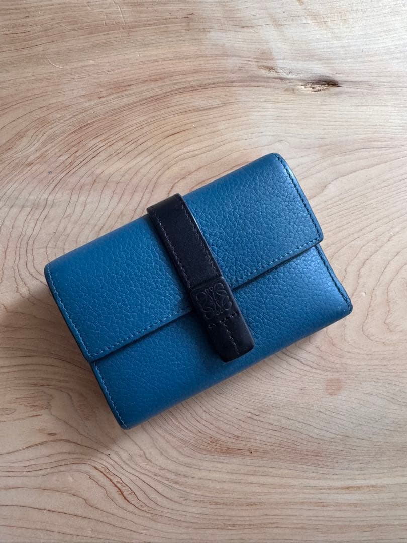 LOEWE バーティカルウォレット　三つ折り財布 青