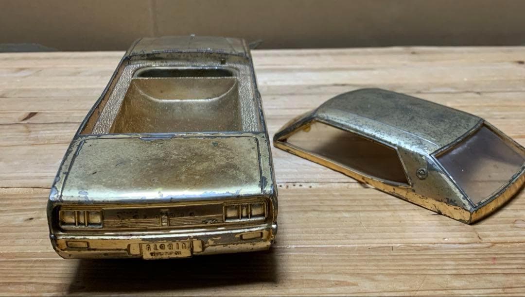 ニッサン　グロリアハードトップ　GX　ダイカスト　カー　希少品