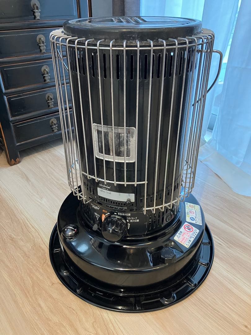 円筒形ストーブ 黒 金属ガード付き