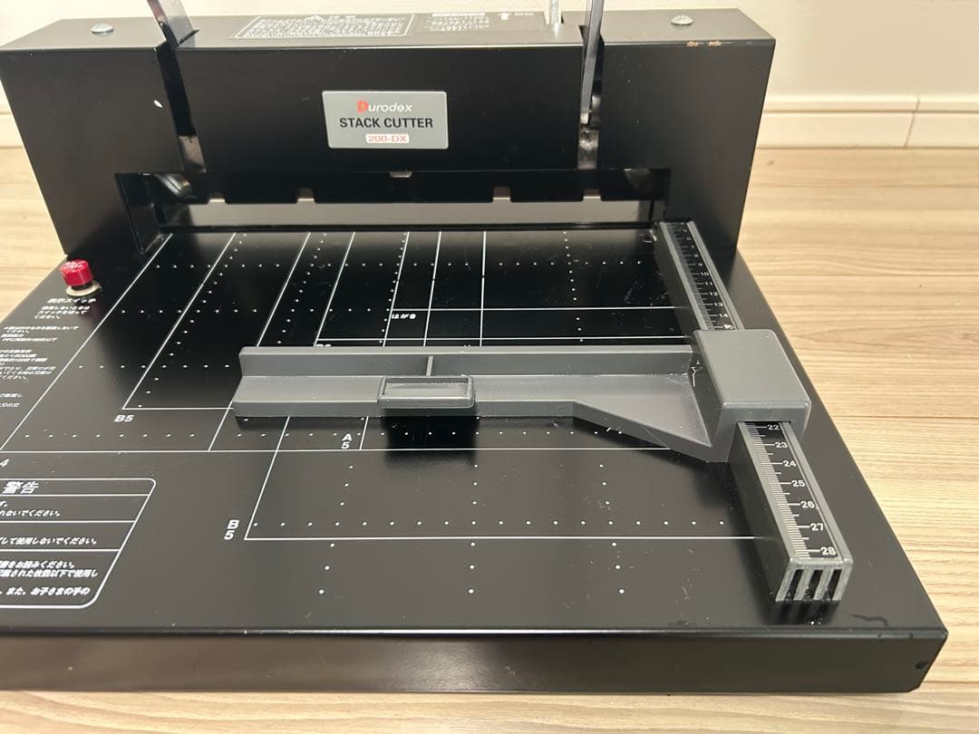 裁断機「STACK CUTTER 200-DX」