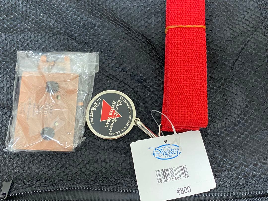 3-2704 ウォルトディズニー生誕100年　ピンバッジ・缶バッジ等グッズまとめ