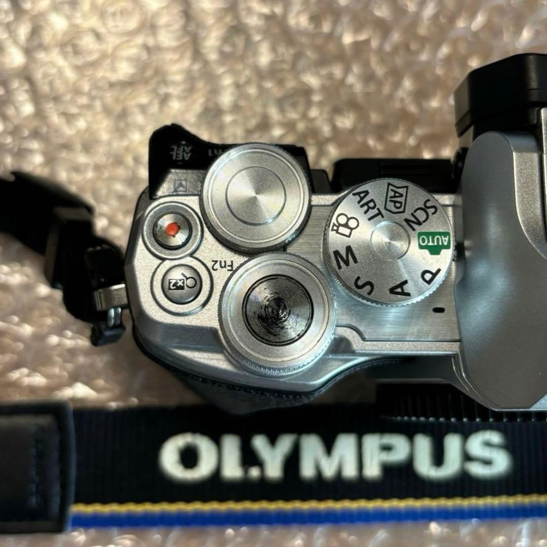 OM-D E-M10 Mark ||| EZ ダブルズームキット シルバー