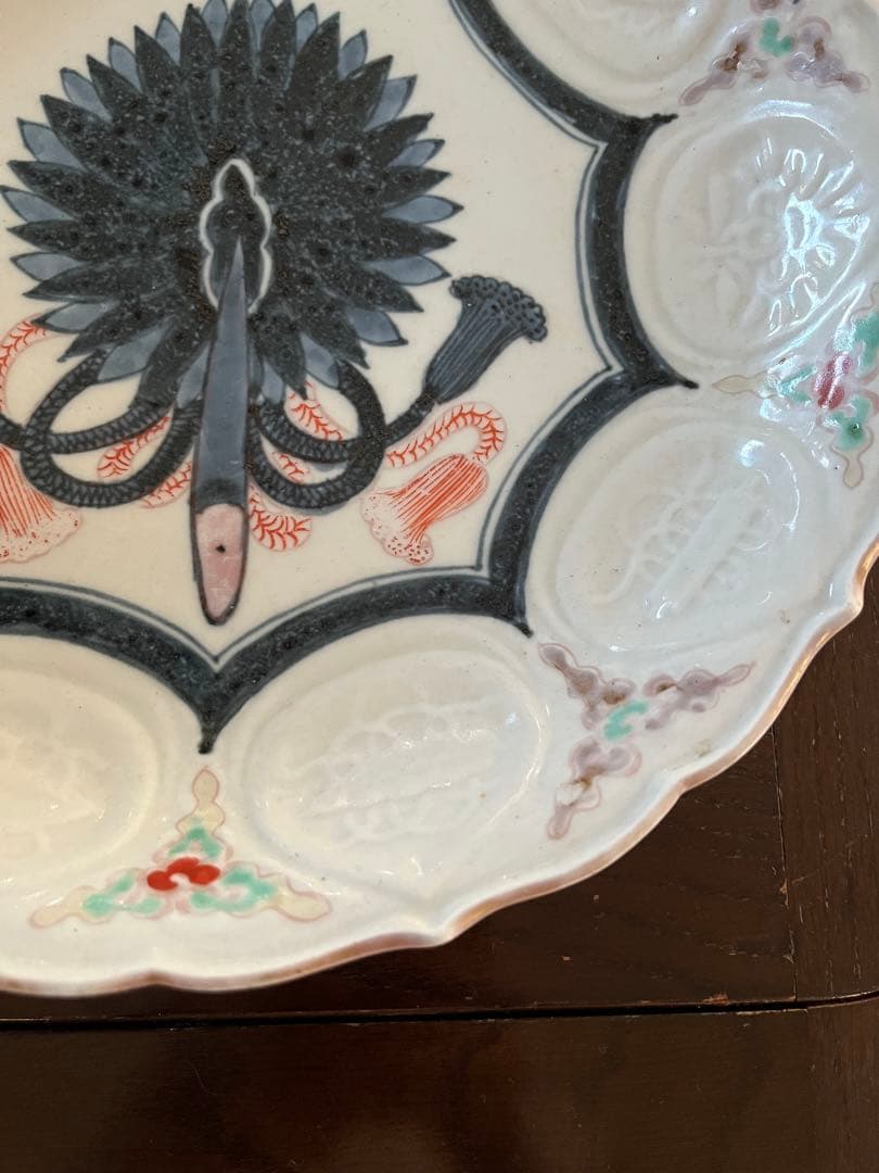 江戸中期　古伊万里　上手　陽刻　団扇　扇　宝尽　　稜花形　輪花尺皿