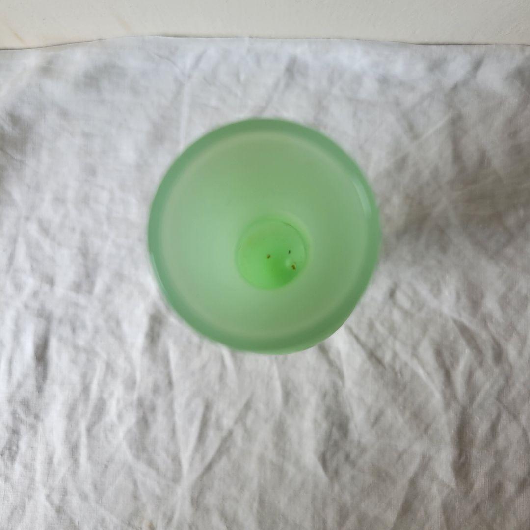 フランス　アンティーク　オパリンガラス　フラワーベース　グリーン