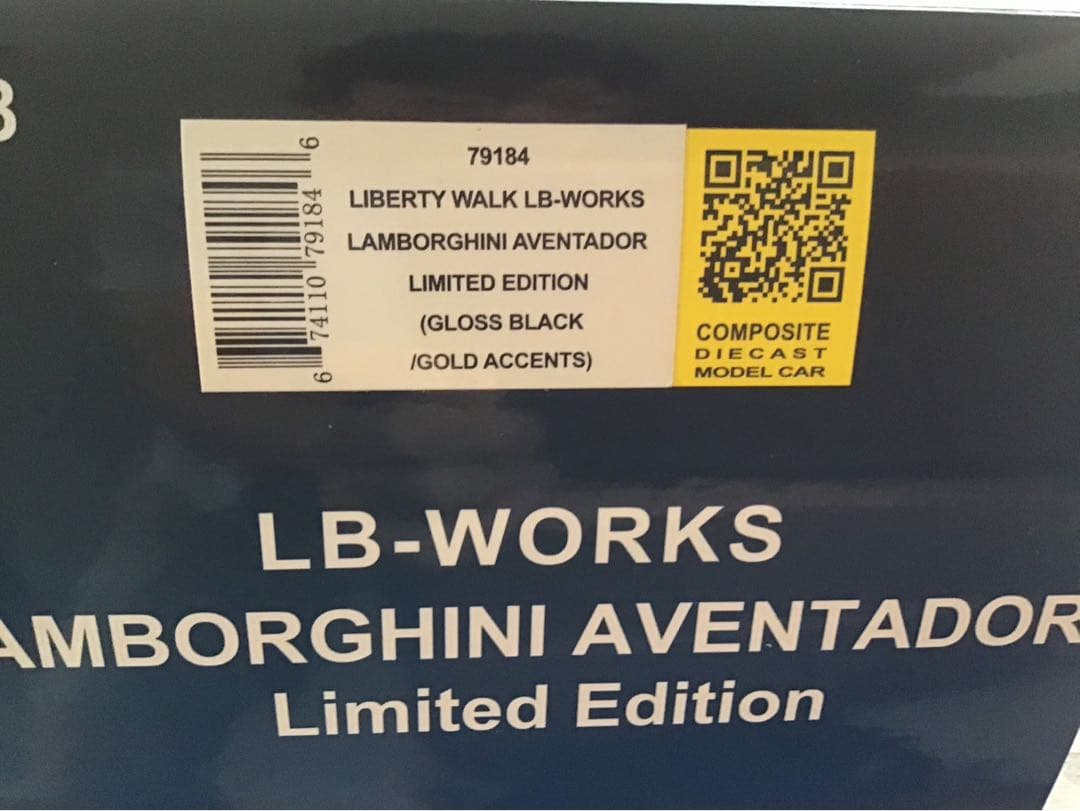 1/18 オートアート　AUTOart ランボルギーニ アヴェンタドールLBWK