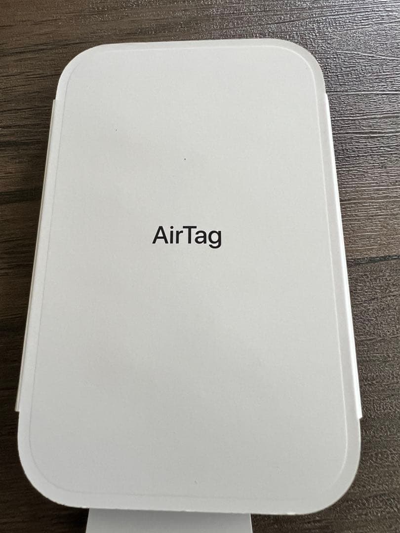 【ほぼ未使用】Apple AirTag 4個＋シリコンケース4個＋保護フィルム付