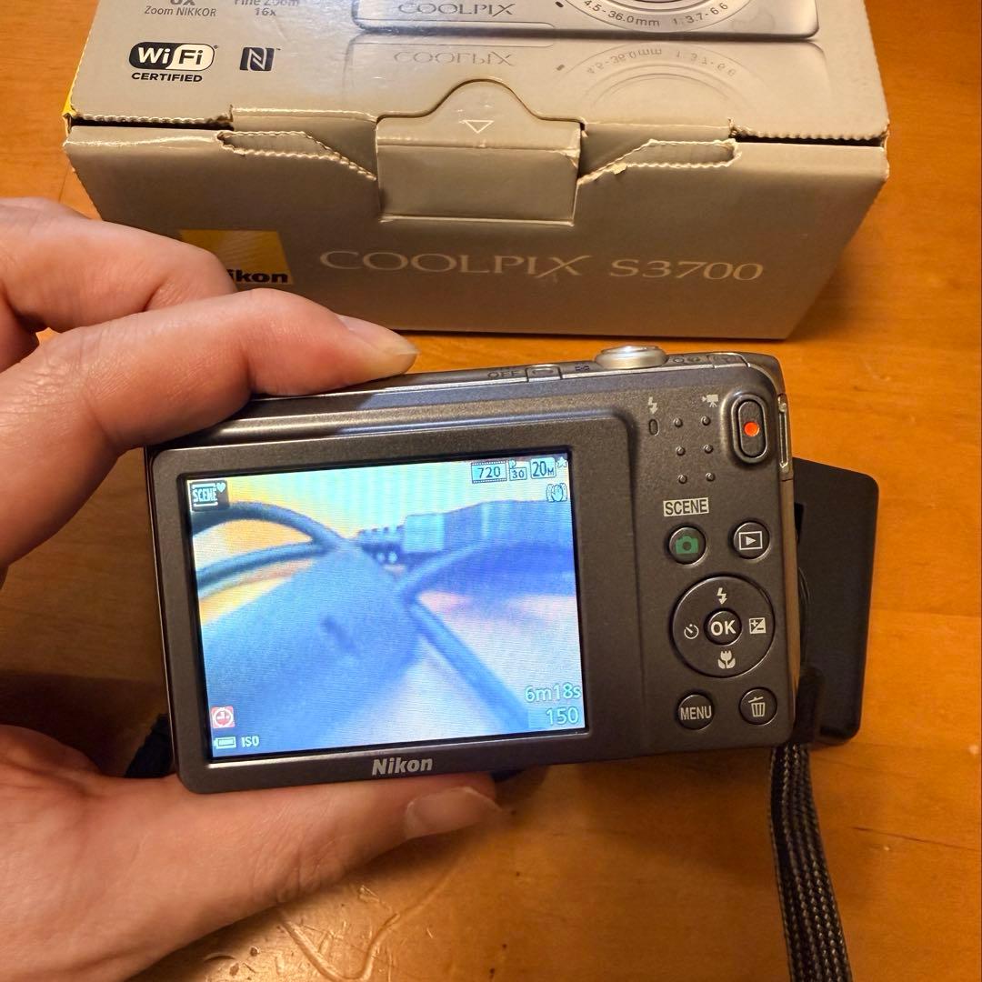 デジタルカメラ COOLPIX S3700