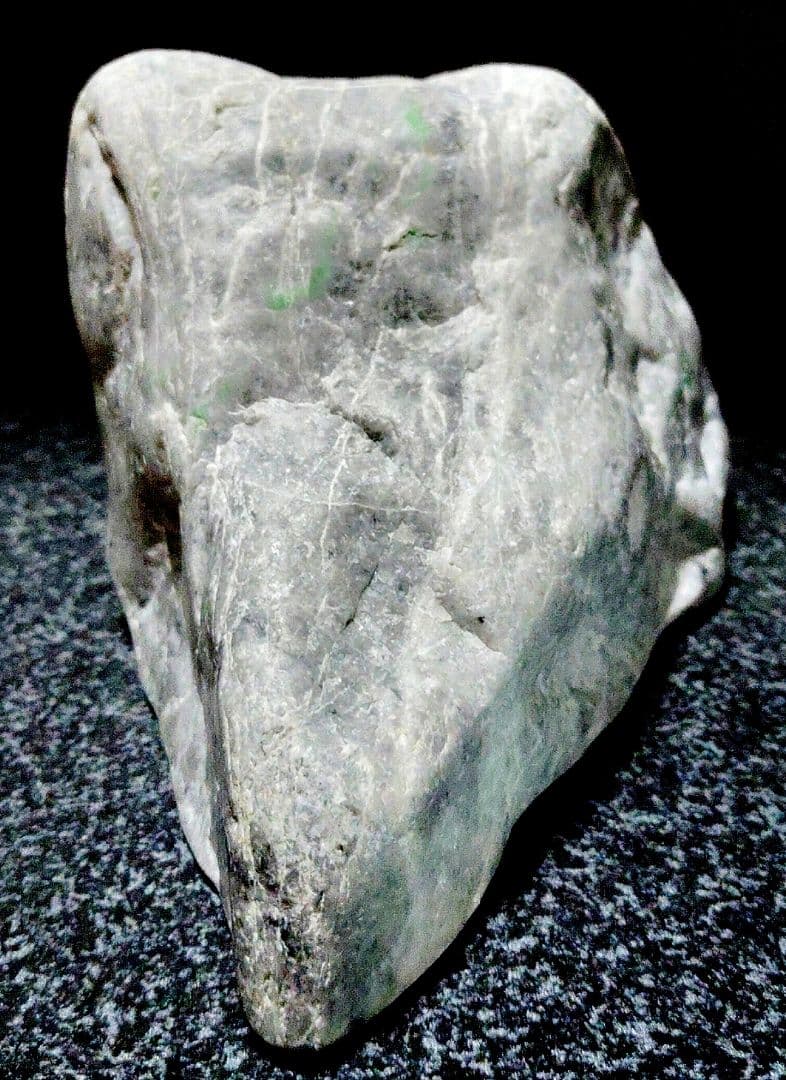 ★翡翠原石★糸魚川硬玉【小滝・川ズレ・底カット】