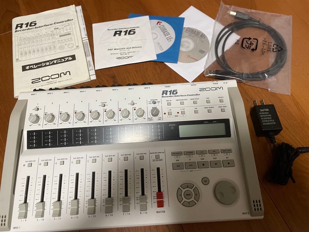 ZOOM R16 マルチトラックレコーダー