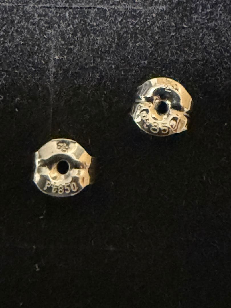 Pt900 一粒ダイヤスタッドピアス