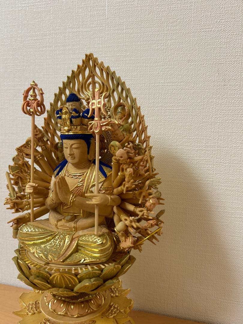 千手観音菩薩　金色　木製　新品　美品