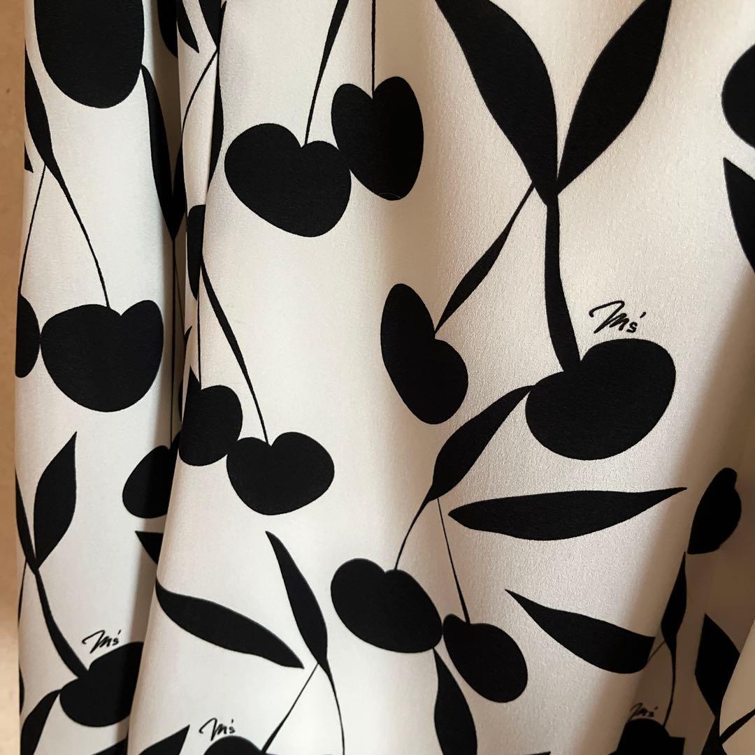 エムズグレイシー モノトーンチェリー柄スカート　タグ付き